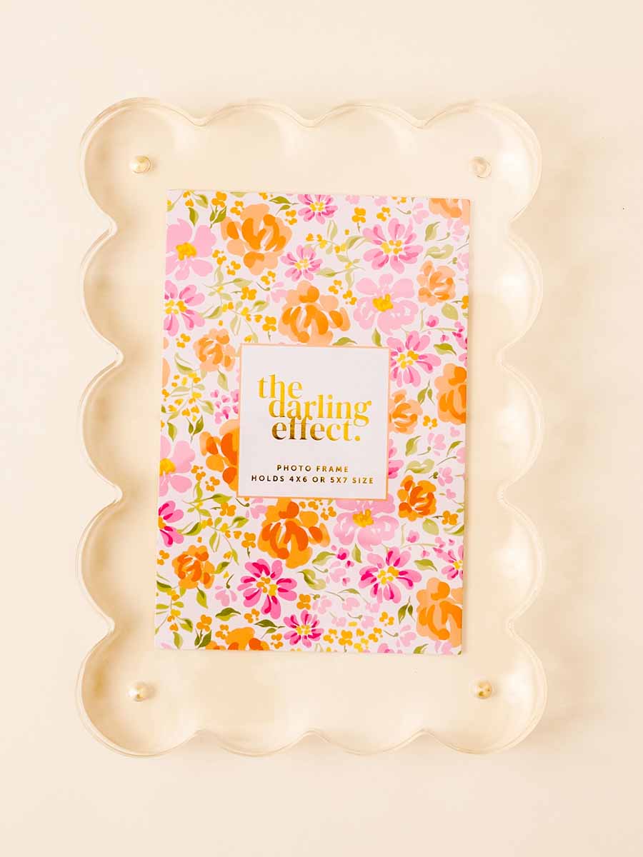 Clear Scalloped Photo Frame
