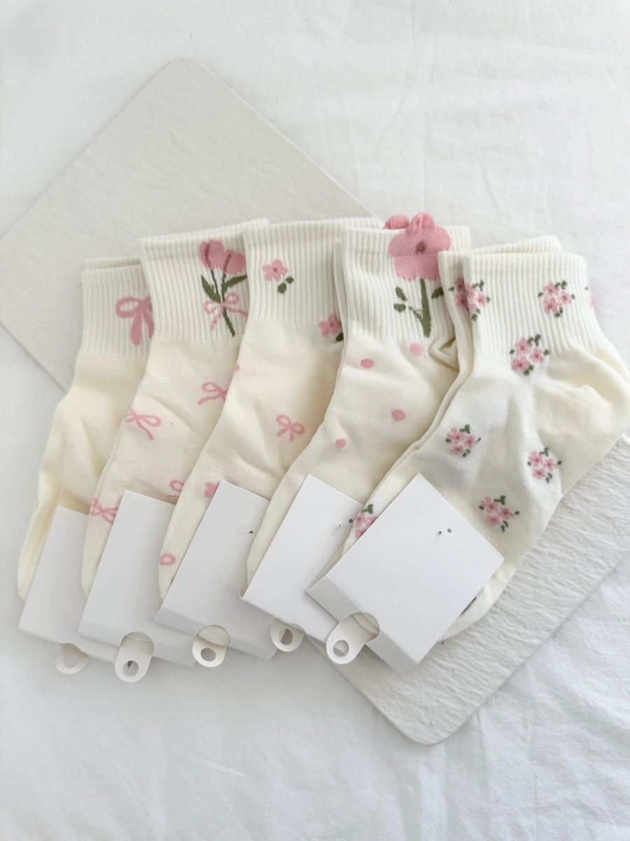 Cream ankle socks with pink flowers