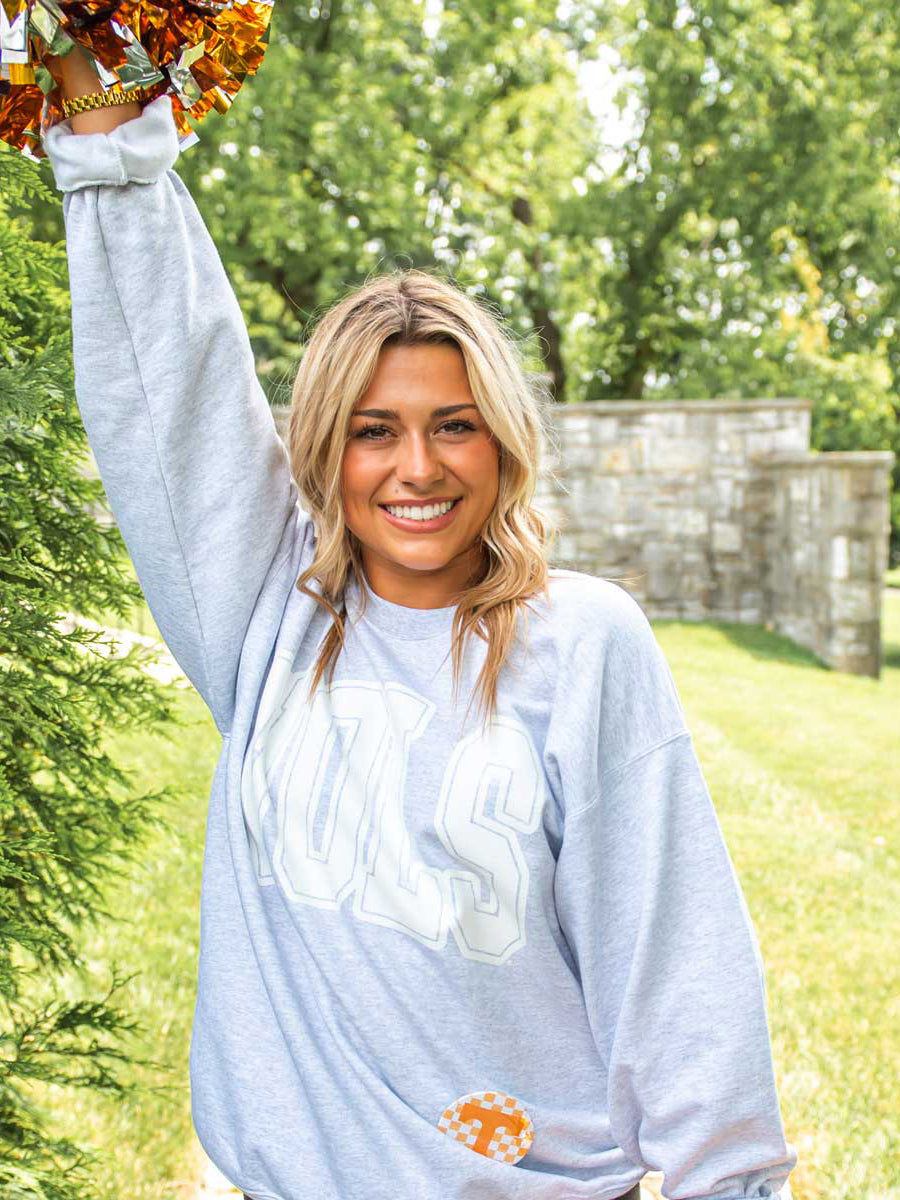 Model cheers in her VOLS top