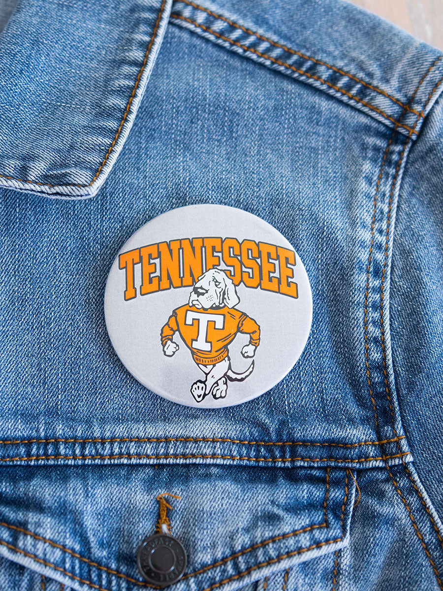 Grey button with Tennessee and Smokey dog