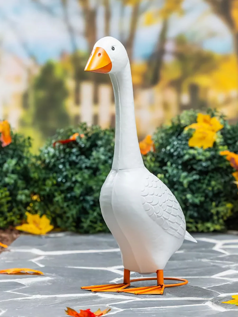 Giddy the Goose Statue, Metal
