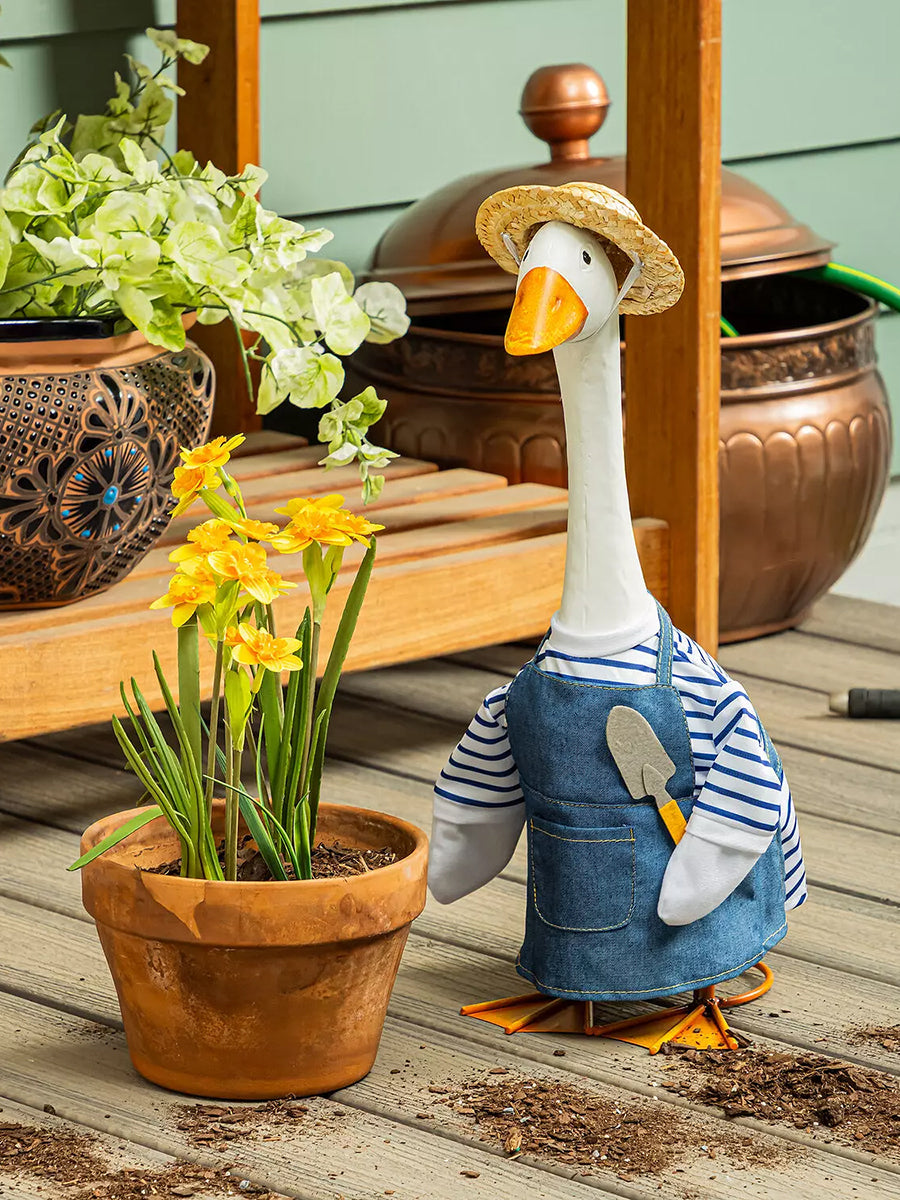 Giddy the Goose Outfit (8 Styles)