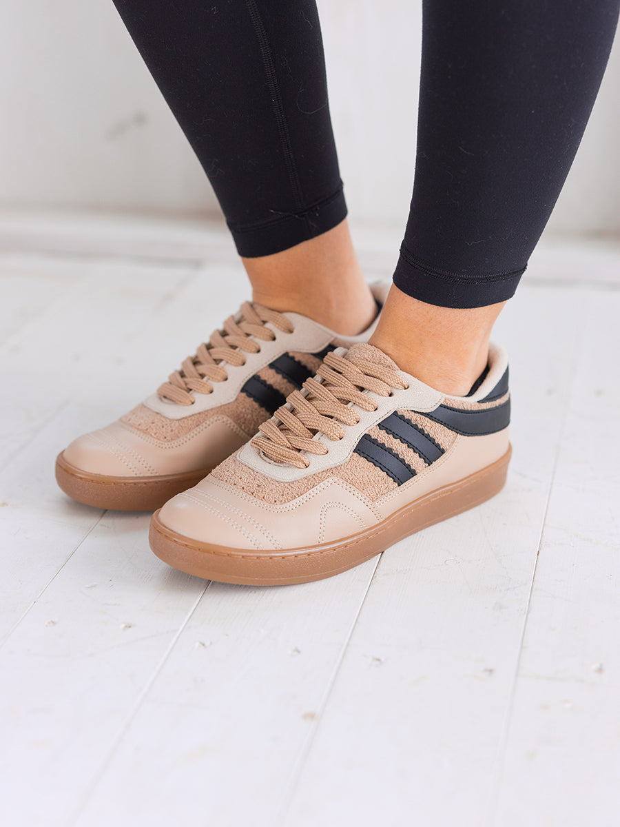 Miel 86 Tan & Black Sneakers